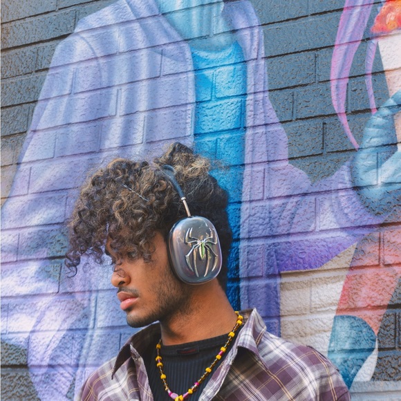 HANDMADE POLYMER CLAY PINKY MONSTER NECKLACE - Picture 6 of 7